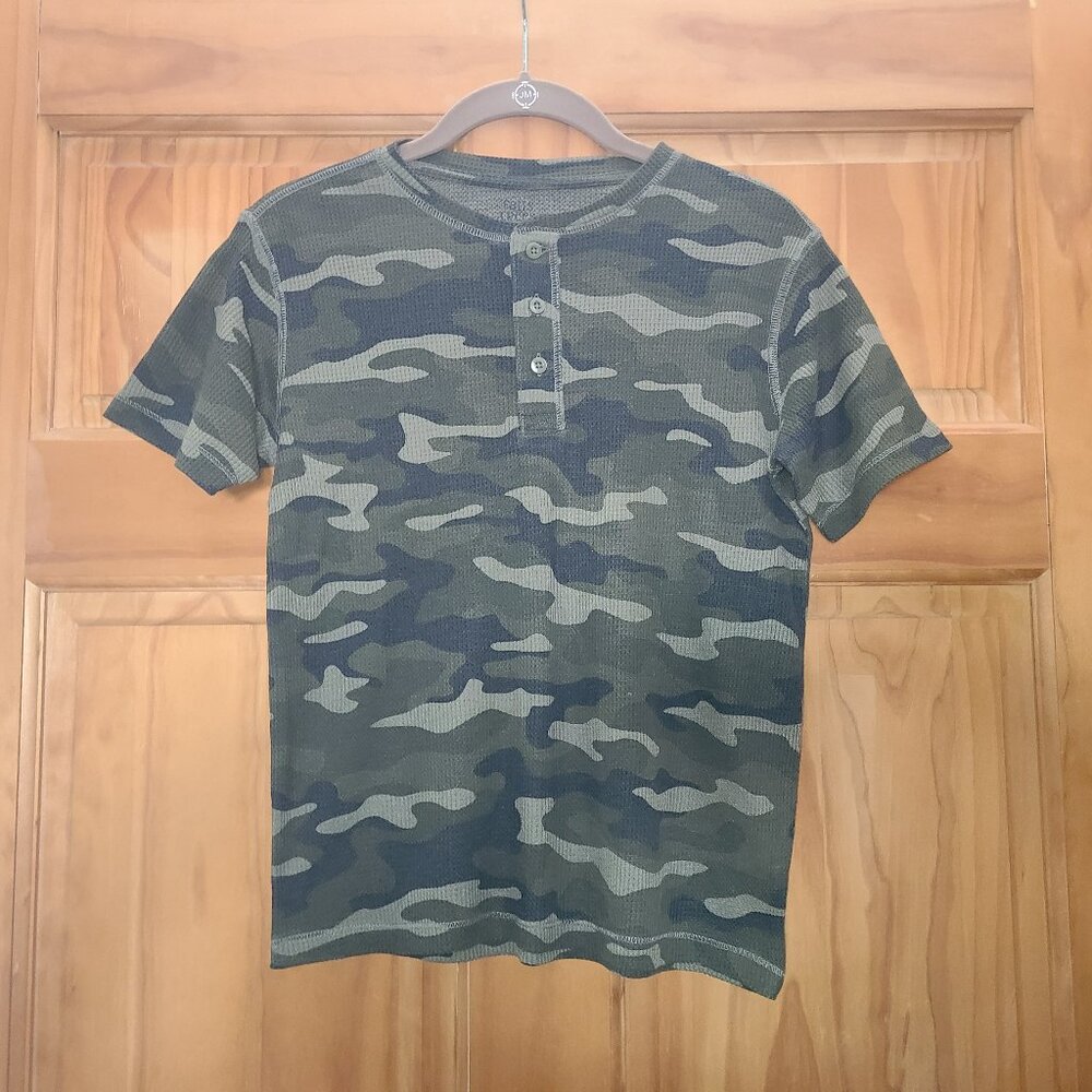 5/$30 Falls Creek Camouflaged Short Sleeve Shirt
